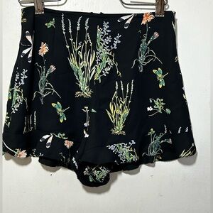 Aritzia Sunday Best black floral lined shorts with ruffled leg edges. Size 0